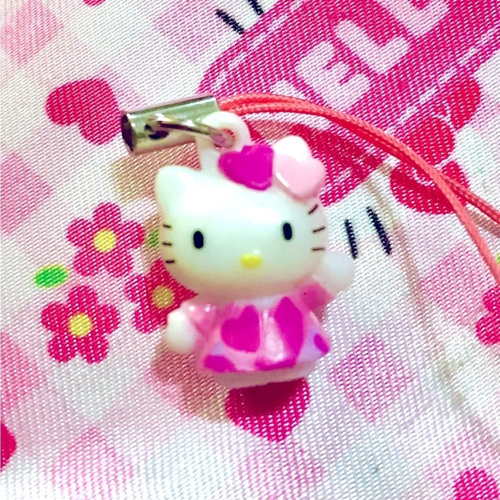 SANRIO HELLO KITTY HEARTS PHONE CHARM